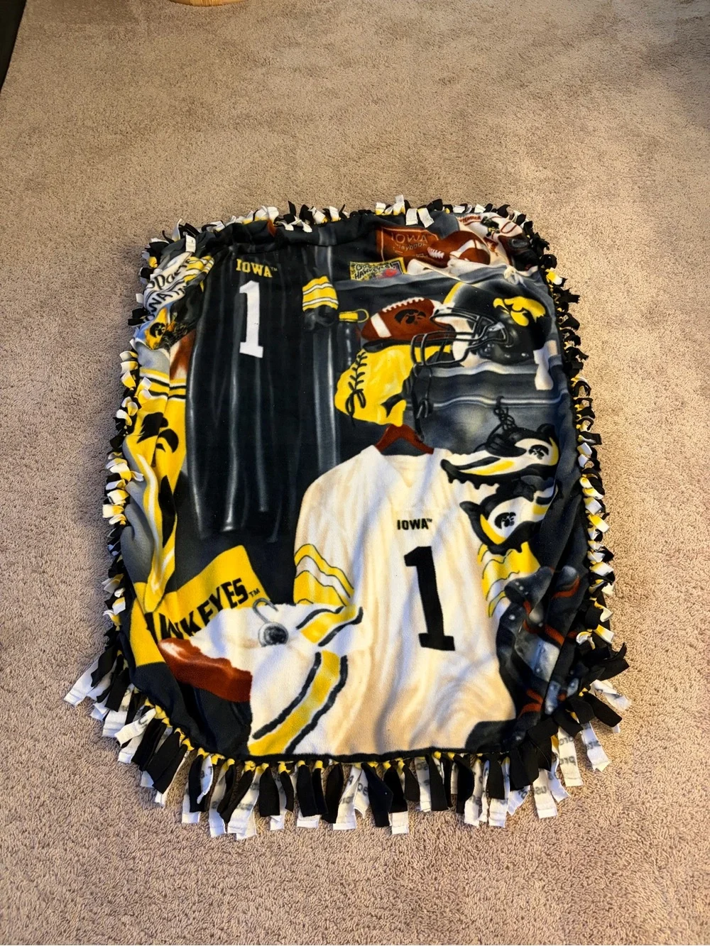 Iowa Hawkeyes Black & Gold Fleece Throw Blanket